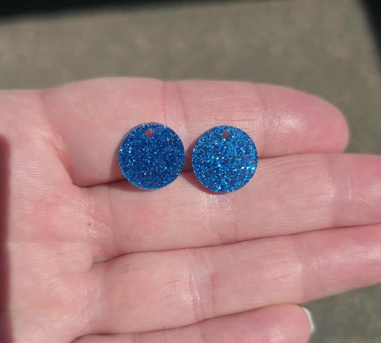 NEW STYLE Electric Blue Round Acrylic Glitter Toppers 14mm pk 20
